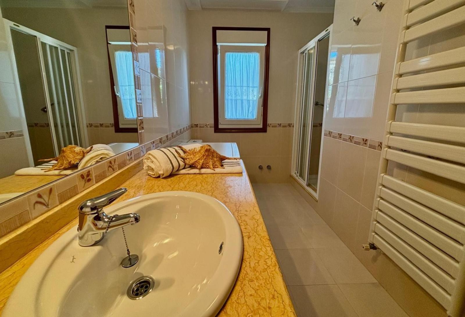 Holibai, Casa Caeiro ,Un Hogar Lejos De Casa, Sabaris, Galicia Apartment Baiona Bagian luar foto